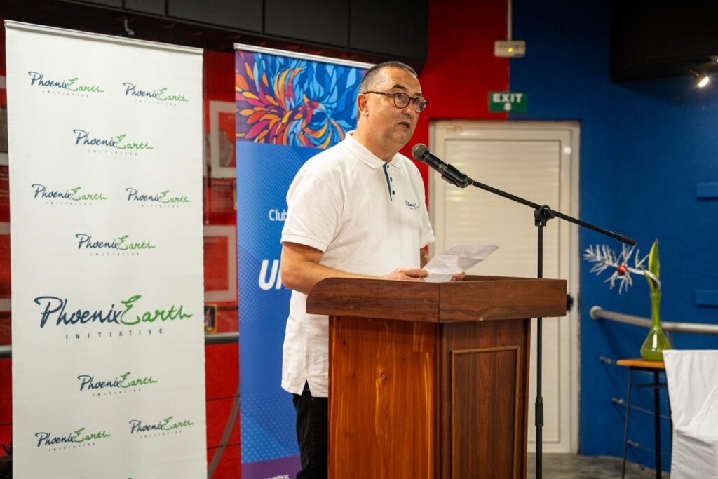 Christmas 2025 with Lois Lagesse Trust Fund - Rotary Club of Phoenix 05